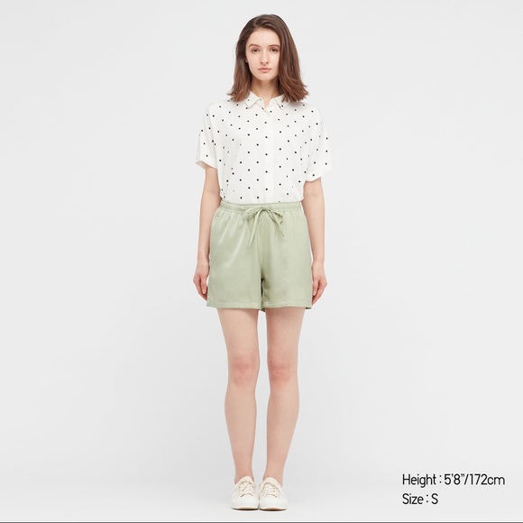 Uniqlo satin relaco shorts - Picture 2 of 9